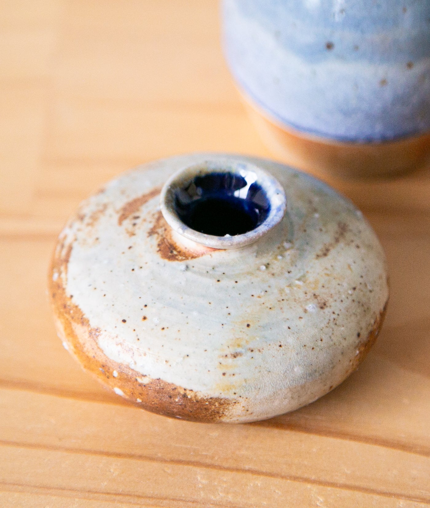 Swirled sand oil jar