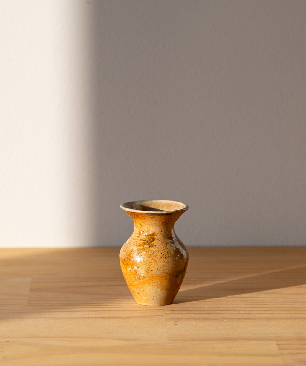 Sandy tulip vase