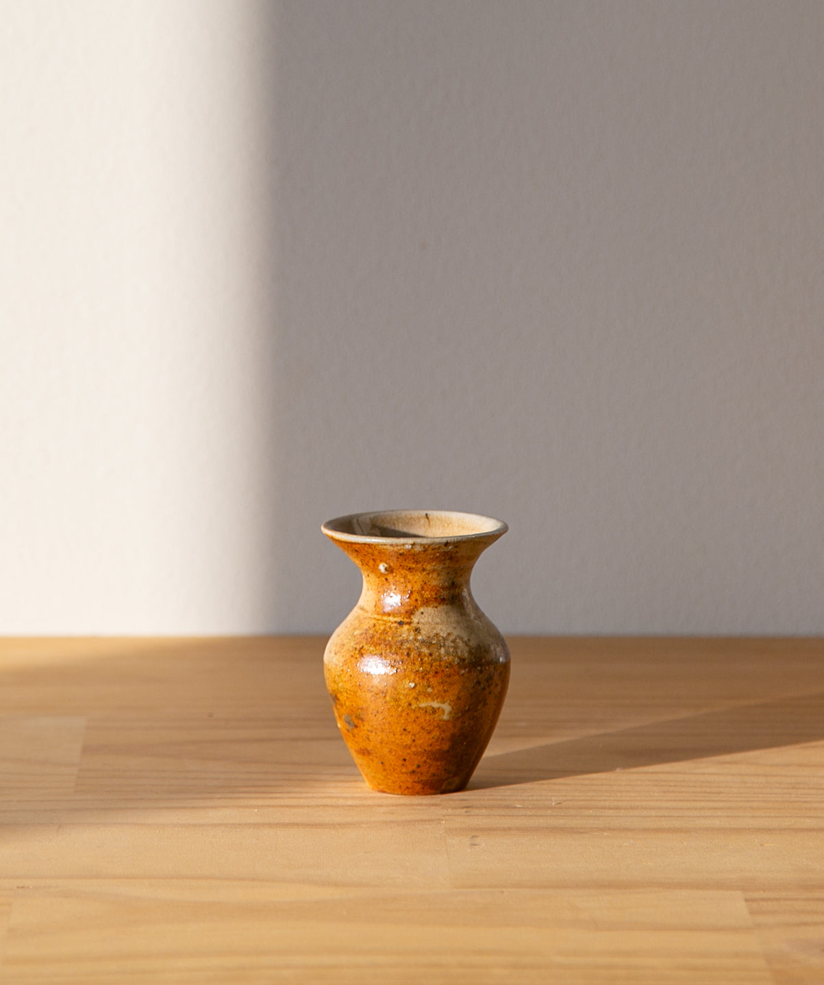 Sandy tulip vase