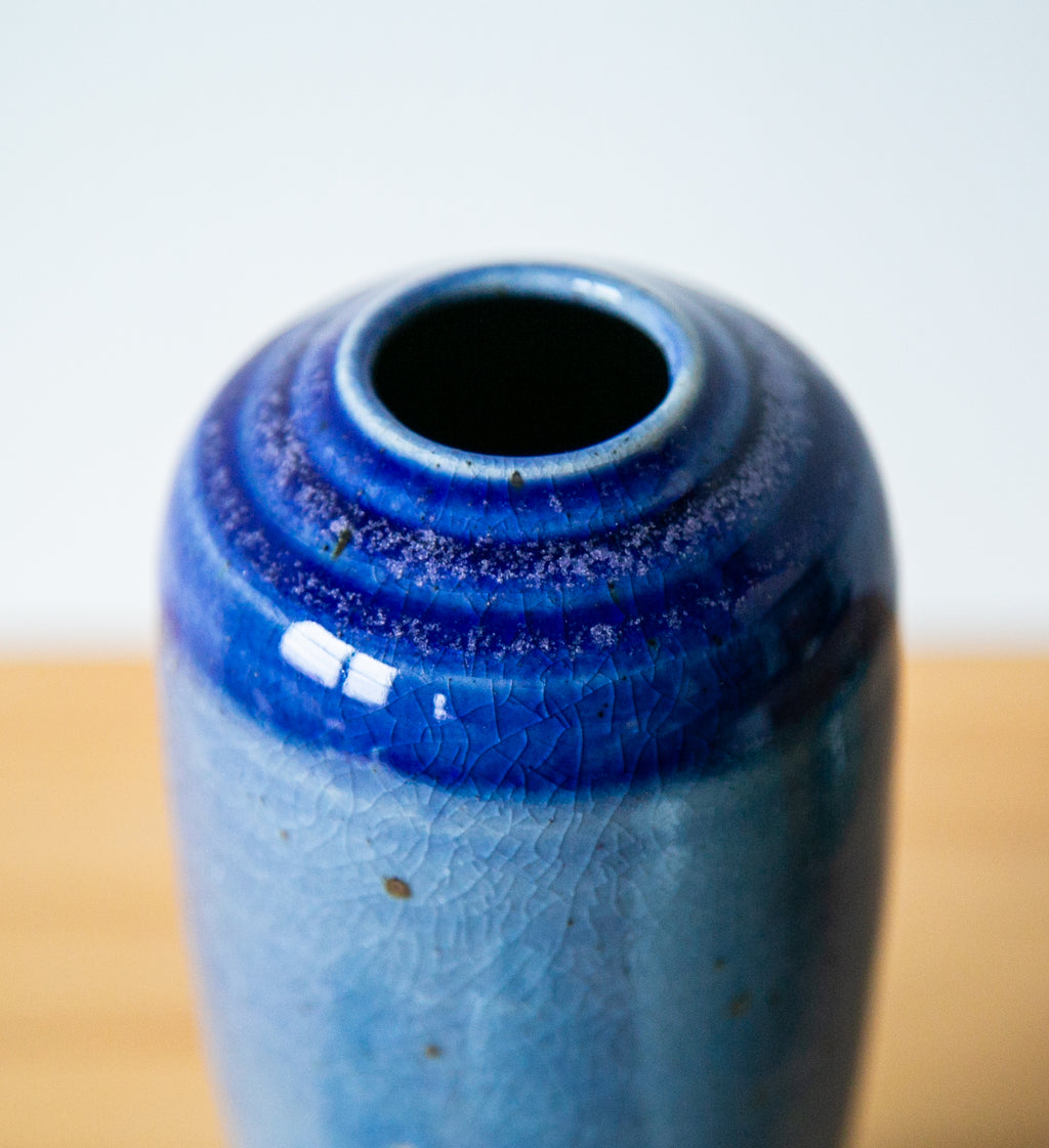 Tall cobalt vase with ridged rim