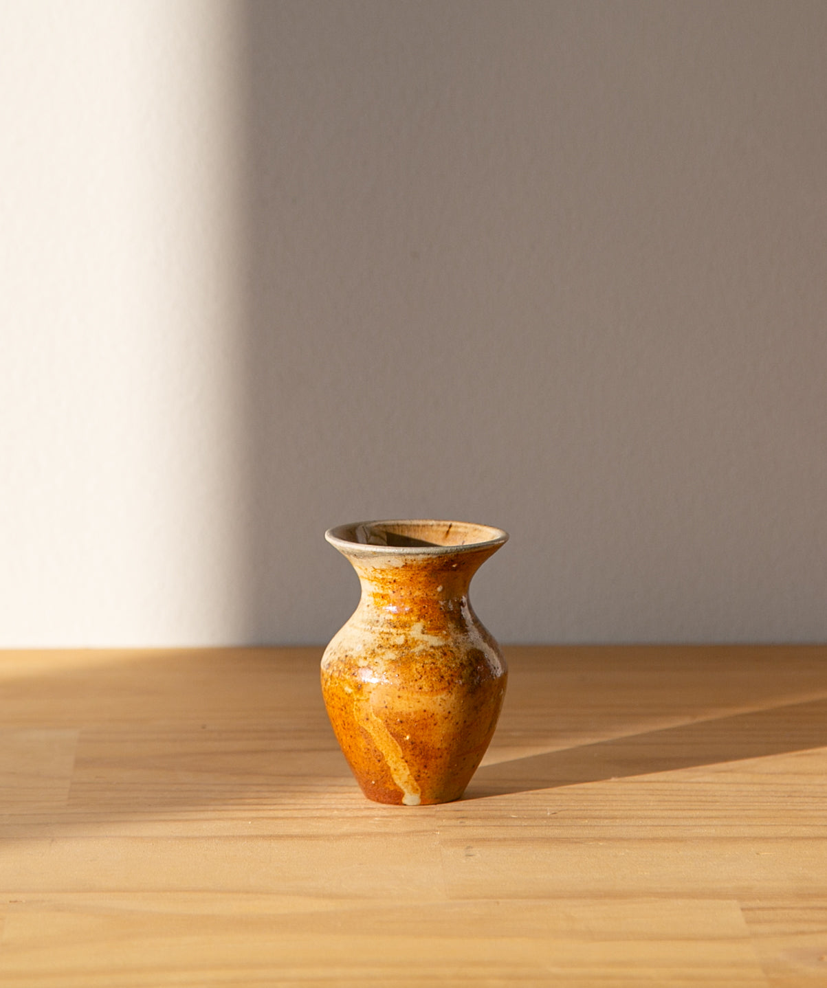 Sandy tulip vase