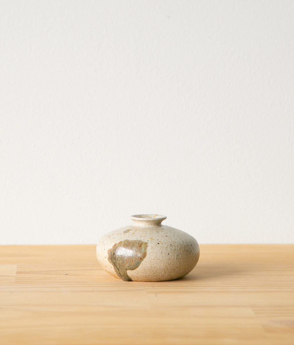 Round vase with dramatic drip